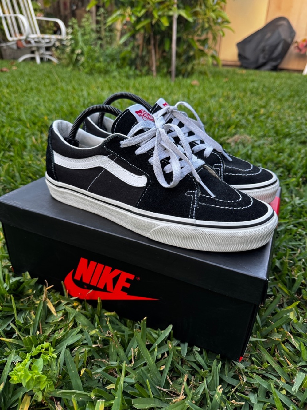 Vans Sk8 Low - black/white skate shoes
(M 9.5 / W 11) - Picture 3 of 7